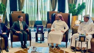 "عبدالوهاب" يلتقي رئيس غرفة التجارة والصناعة القطرية لبحث سبل زيادة الاستثمارات القطرية