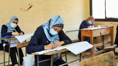 "التعليم" تضبط 25 حالة غش وحيازة محمول في امتحانات الدبلومات الفنية