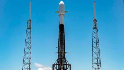 شاهد.. صور جديدة لـ إطلاق القمر الصناعى نايل سات 301