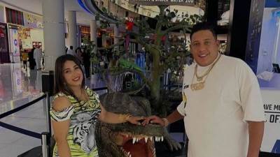 سيدتي الأولى.. بيكا يتغزل في زوجته من داخل برج خليفة 