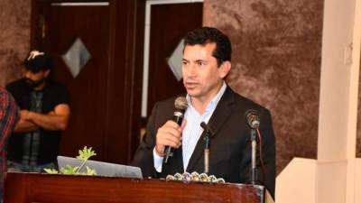 "وزير الشباب" يشارك في حفل تأبين الراحل حسني غندر