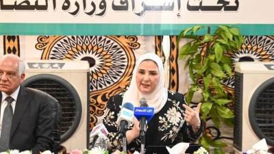 "وزيرة التضامن" و"محافظ الجيزة" يسلمون عدد من المشاريع لذوي الهمم ب9 محافظات