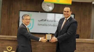 "السبكي" يستقبل سفير اليابان ووفد من وكالة جايكا بالمجمع الطبي بالإسماعيلية