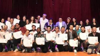 وزيرة الثقافة تسلم شهادات تخرج الدفعة الأولي لورشة ابدأ حلمك بالاسكندرية