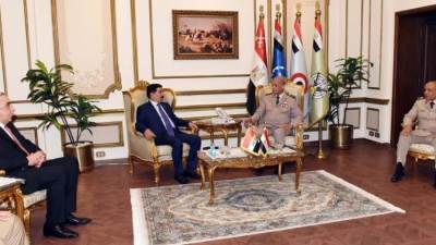 وزير الدفاع يلتقى نظيره العراقي لبحث مجالات التعاون العسكري بين البلدين