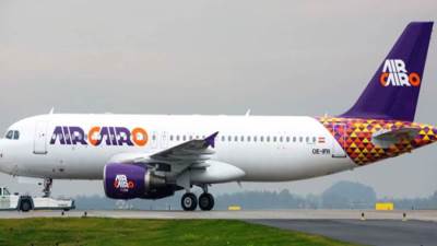 هبوط طائرة مصرية متجهة للكويت اضطريا في السعودية 