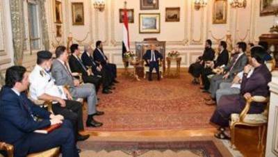 رئيس مجلس القيادة الرئاسي يستقبل ممثلين عن جرحى المقاومة اليمنية بقصر القبة