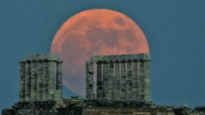 البحوث الفلكية: قمر الفراولة أول بدر عملاق بالسنة يزين سماء مصر