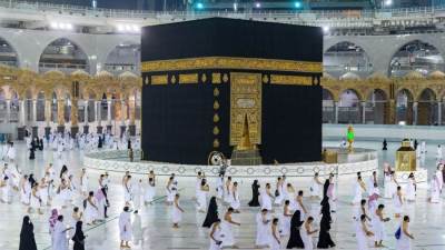 الشؤون الإسلامية تواصل جهودها في توعية أول طلائع حجاج بيت الله الحرام