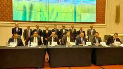 وزير قطاع الأعمال يشهد توقيع اتفاق تعديل عقد تمويل لشركة" كيما" بحوالي 7.2مليار