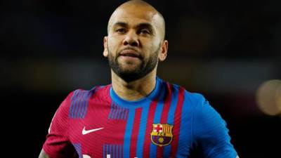 داني ألفيس يودع برشلونه بكلمات حزينة بعد الاستغناء عنه