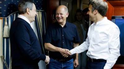 بقطار خاص.. ماكرون وشولتس ودراجي يصلون إلى أراضي أوكرانيا