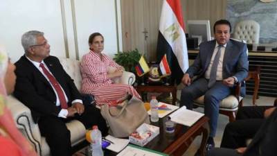 عبد الغفار: يؤكد علي أهمية التعاون بين مصر وكولومبيا خاصة في مجال التعليم العالي