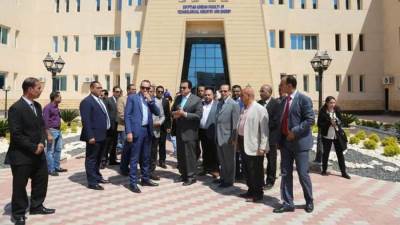 وزير التعليم العالي يستعرض تقريراً حول أداء الجامعات التكنولوجية 