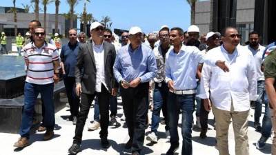 "مدبولي" يبدأ جوله تفقدية لمتابعة سير العمل بالمشروعات الجاري تنفيذها بالعلمين الجديدة