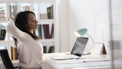 دراسة: الجلوس 8 ساعات يوميا يعرض للوفاة بنسبة 25% 