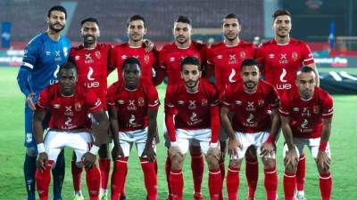 "قمصان" يعلن التشكيل الرسمي للأهلي لمواجهه غريمه الزمالك في القمة 124