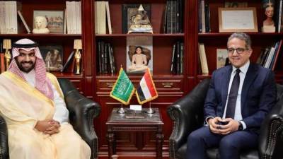 وزير السياحة والآثار يلتقي وزير الثقافة السعودي خلال زيارته الحالية لمصر 