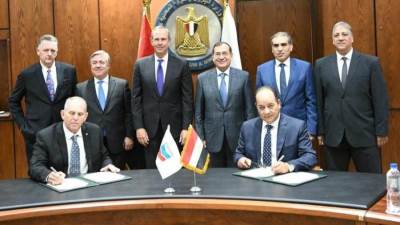 "الملا" يشهد توقيع مذكرة تفاهم بين "إيجاس" وشركة "شيفرون" لنقل الغاز إلى مصر