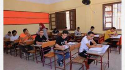 منذ ربع ساعه.. بدأ إمتحان الثانوية العامه بماده الأقتصاد