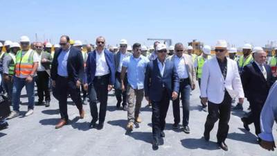 "وزير النقل" يتفقد المشروعات الجاري تنفيذها بميناء الإسكندرية 