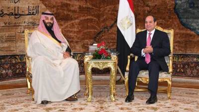 ولى العهد السعودى يغادر مطار القاهرة والرئيس السيسي في وداعه