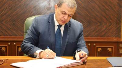 «سعفان» يتابع جاهزية مبنى الوزارة بالعاصمة الإدارية ويعقد اجتماعا مع كبار المسئولين