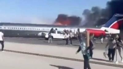 حريق هائل بطائرة ركاب أثناء هبوطها فى مطار ميامى بولاية فلوريدا