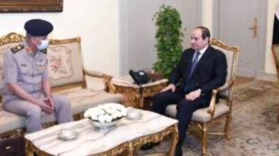 الرئيس عبد الفتاح السيسي يستقبل قائد القوات المسلحة وزير الدفاع