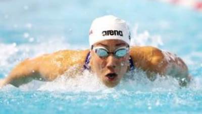 إنجاز جديد.. فريدة عثمان تحتل المركز الرابع في منافسات 50 متر فراشة