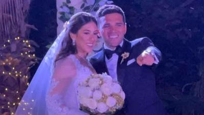 الصفقة يهنئ حاتم نجل وزير قطاع الأعمال العام بحفل زفافه علي ياسمينا