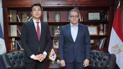 "العناني" و"السفير الكوري" يبحثان الترويج للمقصد السياحي المصري بكوريا الجنوبية بصورة أكبر