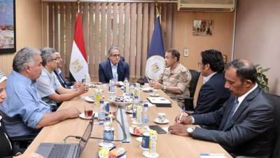 "العناني" يتابع أعمال الوسائط المتعددة والجرافيك الخاصة بالعرض المتحفي بالمتحف المصري الكبير