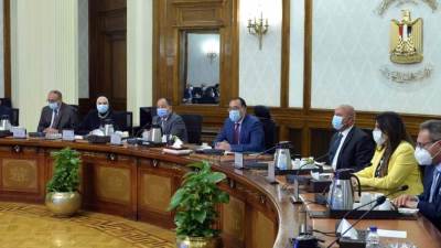 مدبولي: الحكومة تولى أهمية كبيرة لتنمية وتوطين صناعة السيارات فى مصر