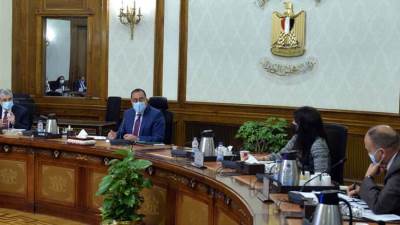 رئيس الوزراء يتابع الموقف التنفيذي لعدد من المشروعات القومية 