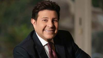 لماذا رفض اتحاد النقابات الفنية استقالة هاني شاكر؟ 