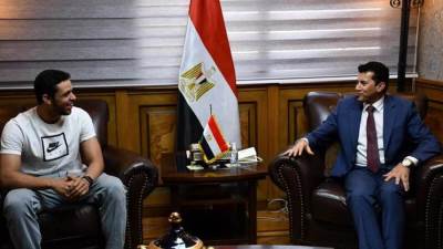 «صبحي» يعرب عن فخره بلاعب الإسكواش "مصطفى عسل"