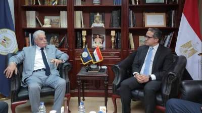 العناني ومحافظ جنوب سيناء يناقشان التجهيزات السياحية لاستضافة مصر لمؤتمر المناخ 