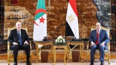 الرئيس السيسي يهنئ نظيره الجزائرى بقرب حلول الذكرى الستين لاستقلال الجزائر