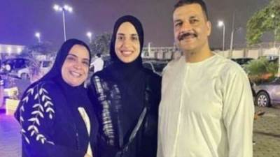 فريال أشرف تصل إلي مطار القاهرة لأداء الحج: هدية من الرئيس السيسي