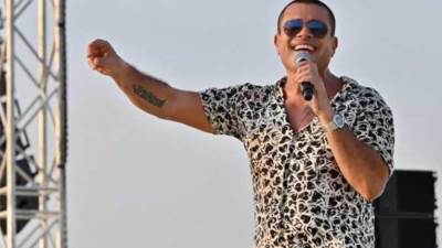 100 الف جنيه وزي ابيض لحضور حفل عمرو دياب بالساحل الشمالي.. تعرف على التفاصيل