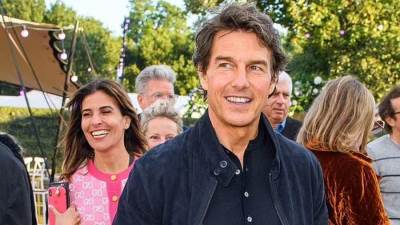 علاقة جديدة وغامضة في حياة توم كروز يرصدها المصورين