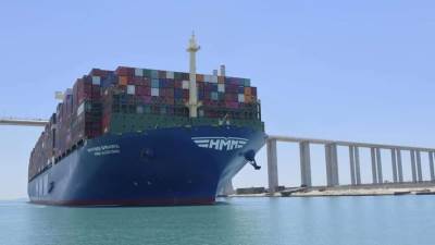 أسامة ربيع: «قناة السويس تحقق أعلى إيراد سنوي خلال العام المالي 2021/2022»