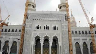 افتتاح "باب الملك عبد العزيز" بالمسجد الحرام لتسهيل حركة الحشود