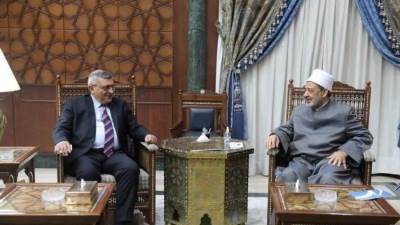 سفير أرمينيا بالقاهرة يهنئ "شيخ الأزهر" بعيد الأضحى 