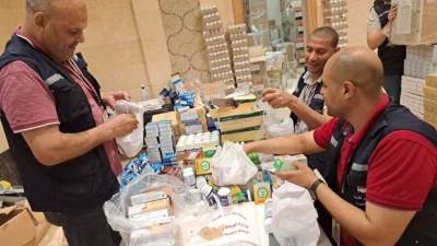 الصحة: توزيع حقائب مطويات إرشادية وأدوية على الحجاج قبل التواجد بالمشاعر المقدسة