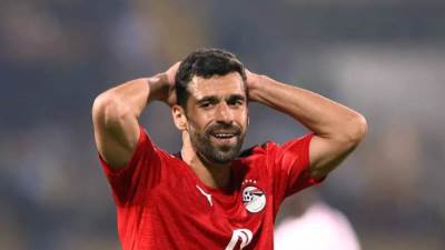 البنوك تحجز على ممتلكات " عبدالله السعيد" وتجمد أرصدته لصالح الأهلي 