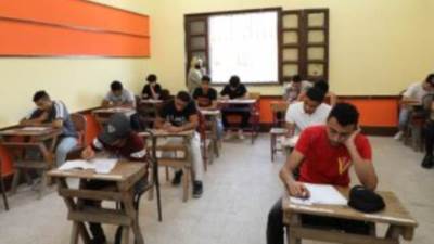 التعليم: ضبط الطلاب المتورطين في تسريب الإمتحان