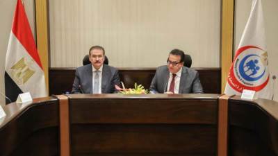 «عبدالغفار» يستقبل رئيس مجلس شركة وادي النيل لتوفير سيارات الإسعاف والعيادات المتنقلة