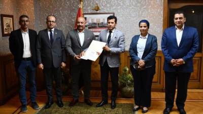 وزير الرياضة يلتقى "محمود عبد الحميد" استعداد لتسجيل رقم قياسي بموسوعة جينيس